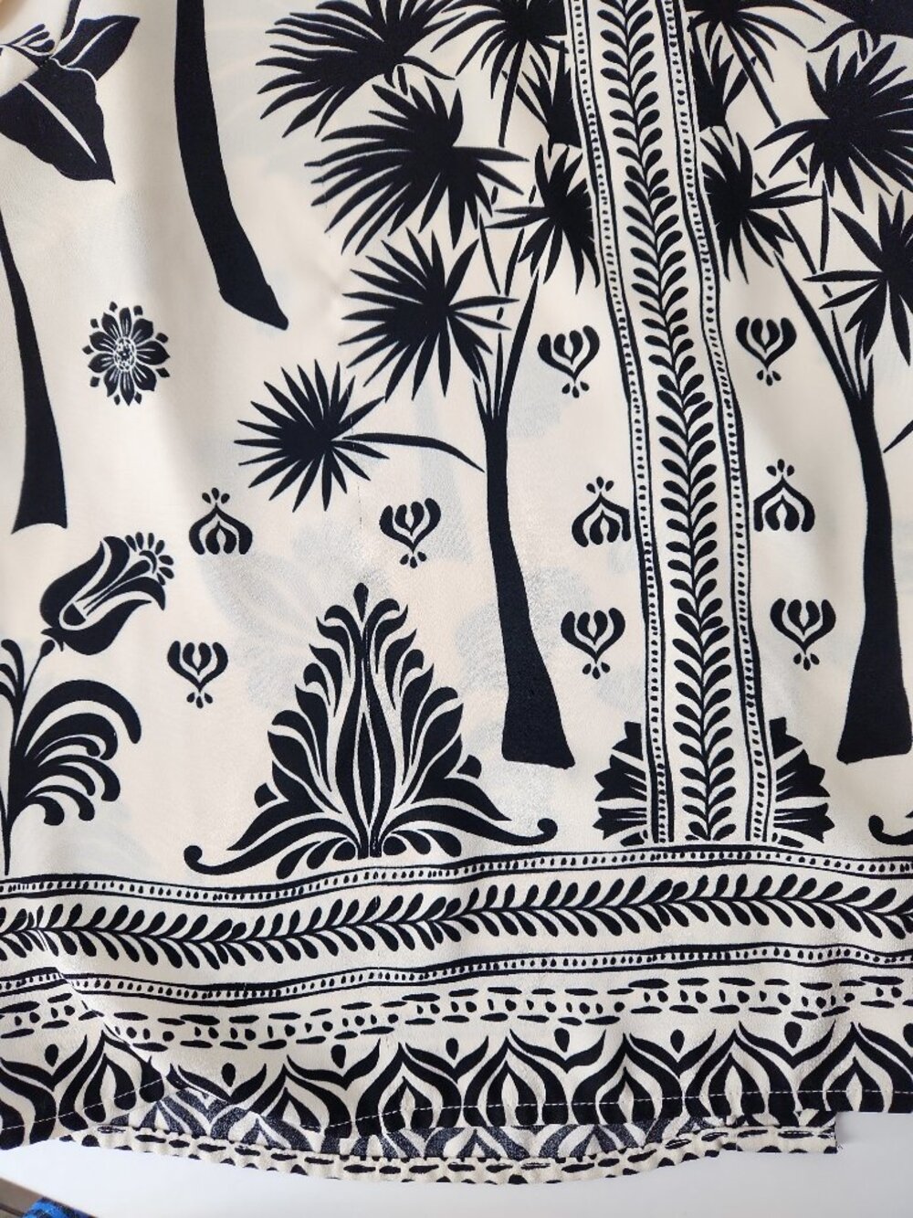 CABI Marrakesh Blouse Cream Black palm tropical floral borders  Sz M #6625 - Picture 11 of 13